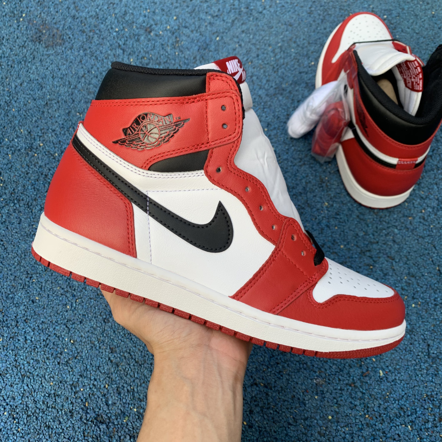 Jordan 1 Retro Chicago (2015) - SneakerCharter.com