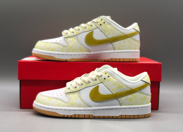 dunk low og yellow strike