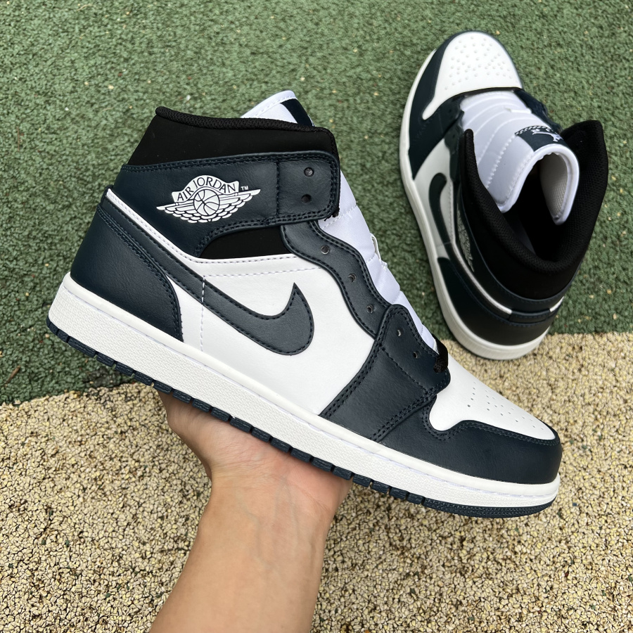 Air Jordan 1 Mid 'Armory Navy' - SneakerCharter.com