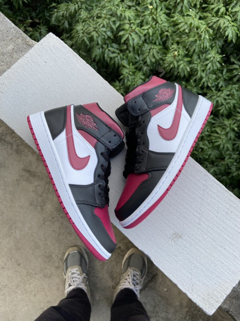 air jordan 1 mid noble red