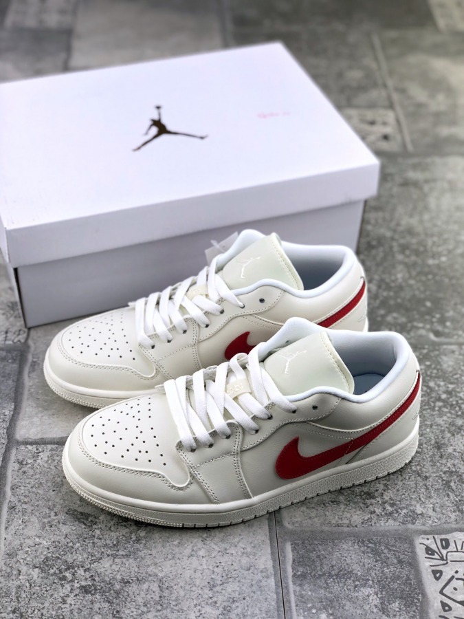 Air Jordan 1 Low 'University Red'