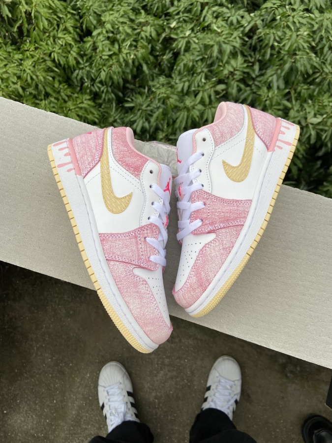 Air Jordan 1 Low 'Strawberry Ice Cream'