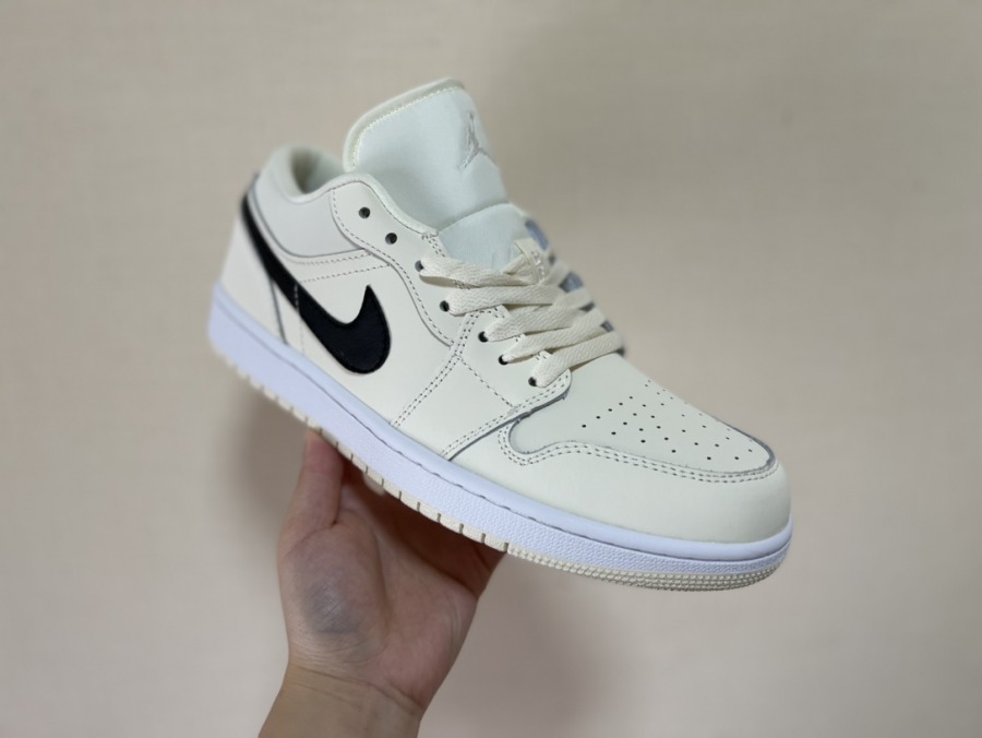 Air Jordan 1 Low 'Coconut Milk'