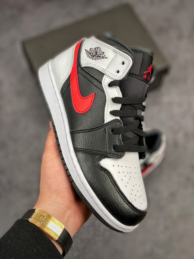 Air Jordan 1 Mid 'Chile Red'