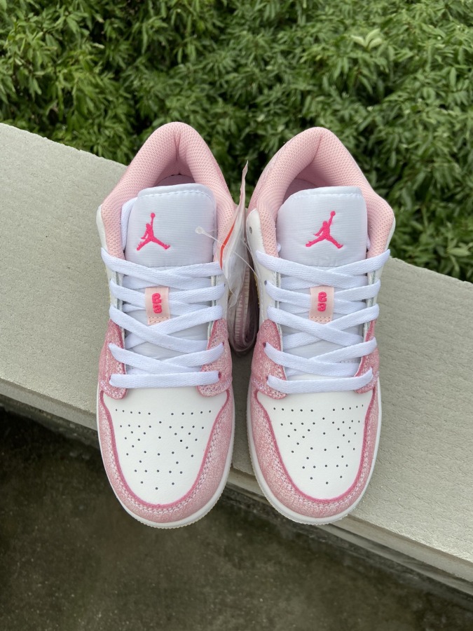 Air Jordan 1 Low 'Strawberry Ice Cream'