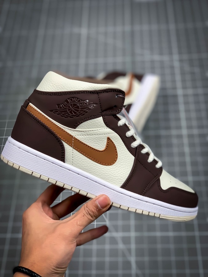 Air Jordan 1 Mid SE 'Cream Dark Chocolate'