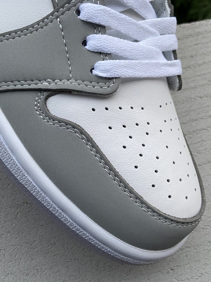 mid wolf grey aluminum