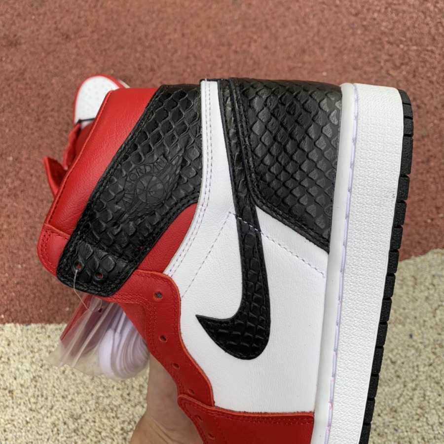 jordan 1 retro high satin snake chicago