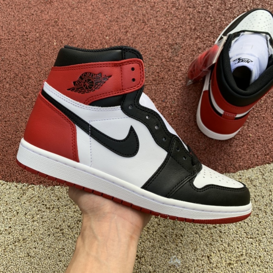 Jordan 1 Retro Black Toe (2016) - SneakerCharter.com