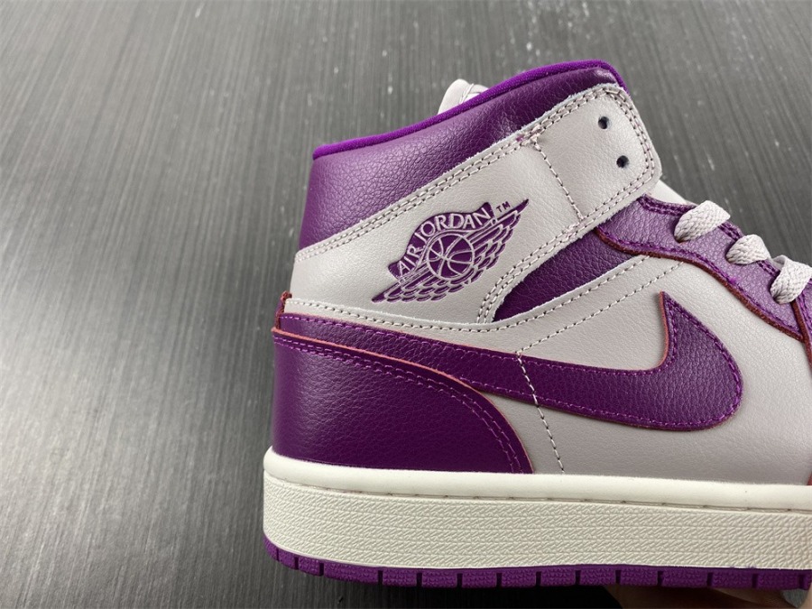 jordan 1 magenta mid