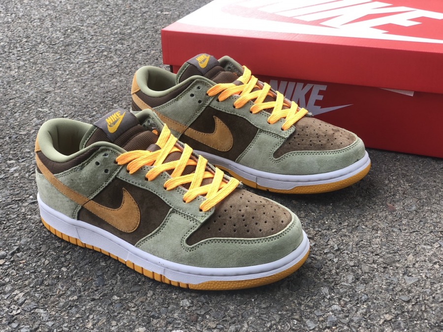 Dunk Low 'Dusty Olive' - SneakerCharter.com