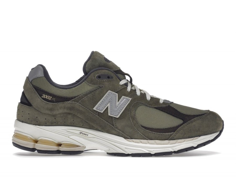 New Balance 2002R Olive, Men's Fashion, Footwear, Sneakers on Carousell