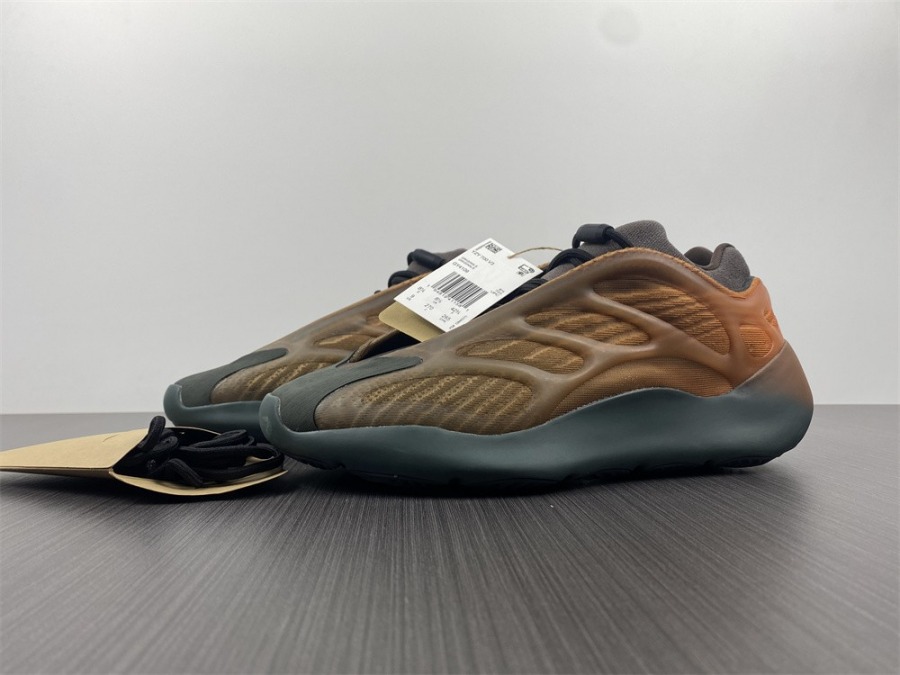 Yeezy 700 V3 'Copper Fade' - SneakerCharter.com