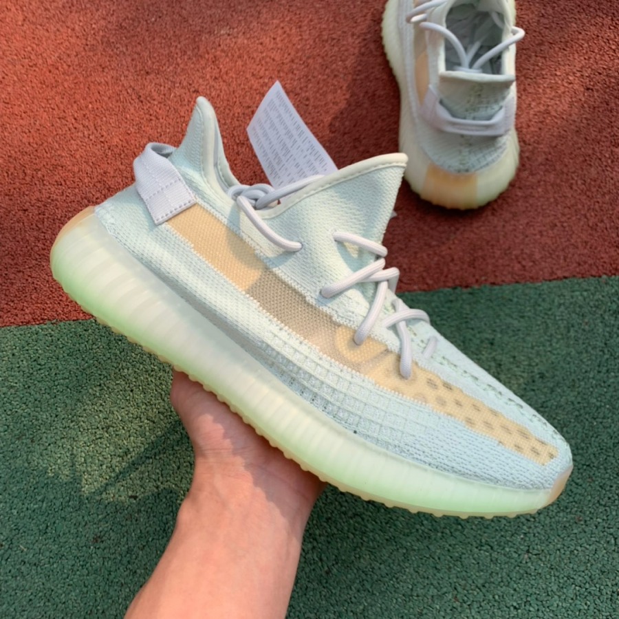 yeezy 350 v2 hyperspace