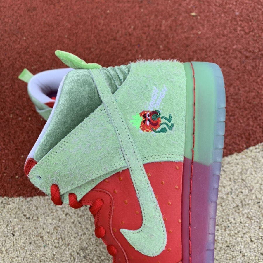 dunk sb strawberry cough