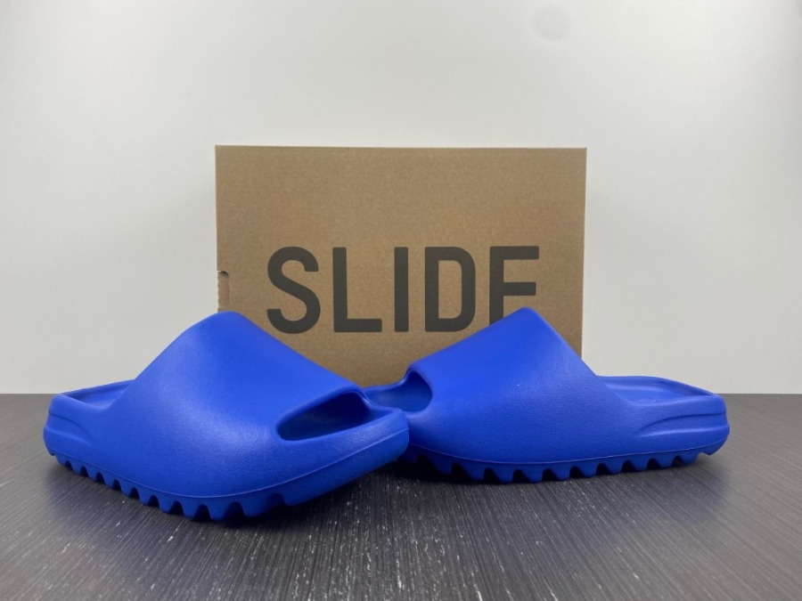 Yeezy Slides 'Azure' - SneakerCharter.com