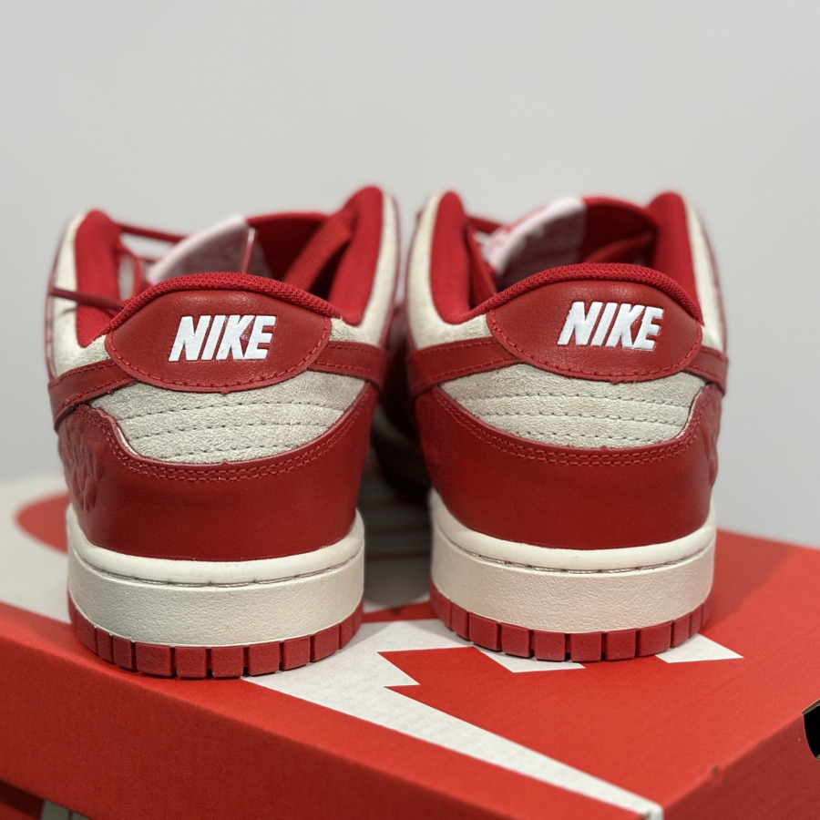 Dunks With Roses Nike Dunk Low 'Roses' - SneakerCharter.com